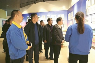 貴州省黔東南州委常委、榕江縣縣委書(shū)記賀代宏一行到公司參觀(guān)學(xué)習(xí)考察