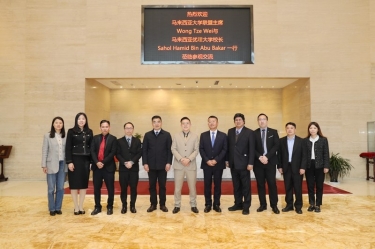 馬來(lái)西亞大學(xué)聯(lián)盟主席拿督斯里黃炫碩一行蒞臨景興紙業(yè)參觀交流，共建“一帶一路”人才培養(yǎng)培訓(xùn)基地