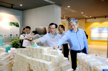 2019年 5月22日，時(shí)任浙江省社會(huì)組織綜合黨委專職副書記、省民政廳社會(huì)組織管理局局長(zhǎng)蔡國(guó)華蒞臨景興紙業(yè)調(diào)研企業(yè)發(fā)展情況和黨建工作